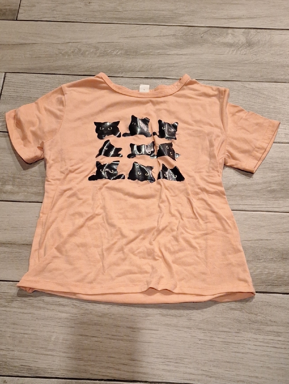 🍋‍🟩SHEIN Peach Short-Sleeve Tee with Black Cat Grid